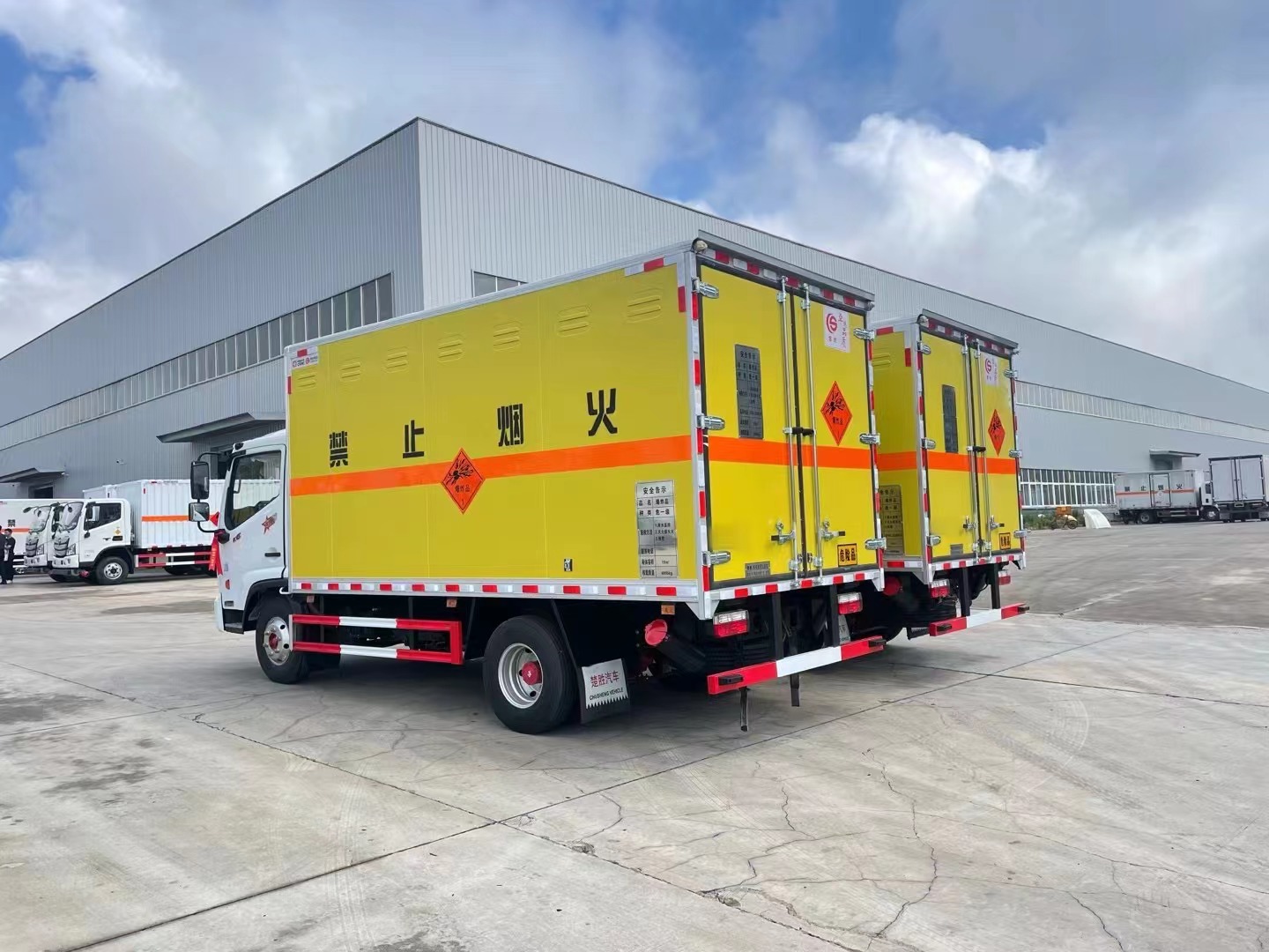 東風凱普特4.3米5噸爆破器材運輸車