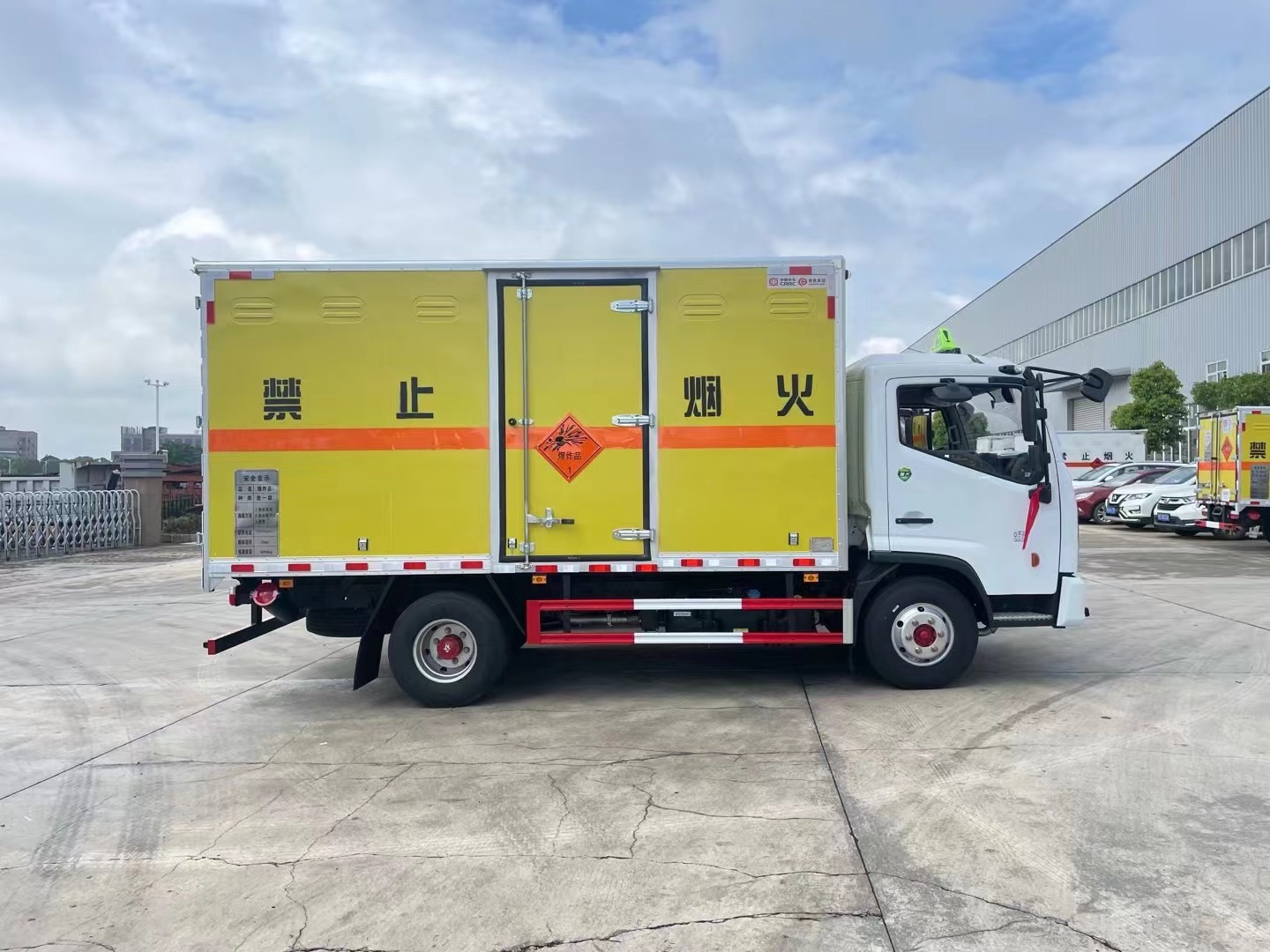 東風凱普特4.3米5噸爆破器材運輸車