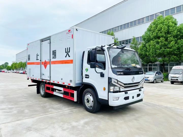 東風多利卡7噸民爆車