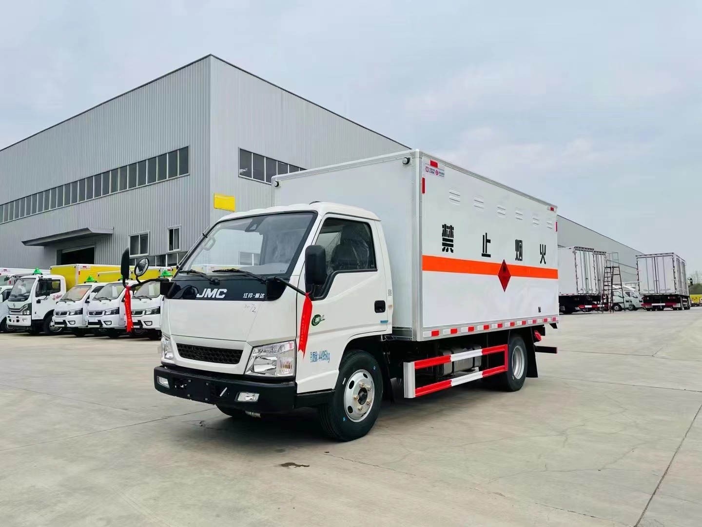 江鈴順達藍牌4.2米易燃氣體廂式運輸車