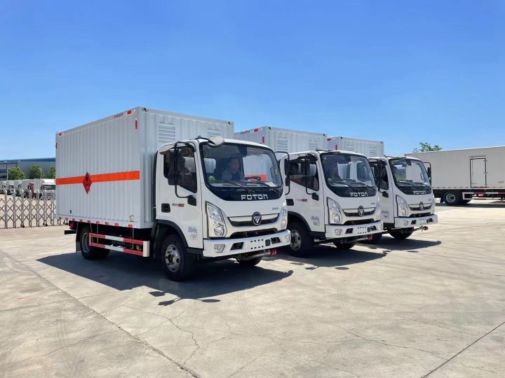 福田奧鈴藍(lán)牌4.1米易燃?xì)怏w廂式運(yùn)輸車