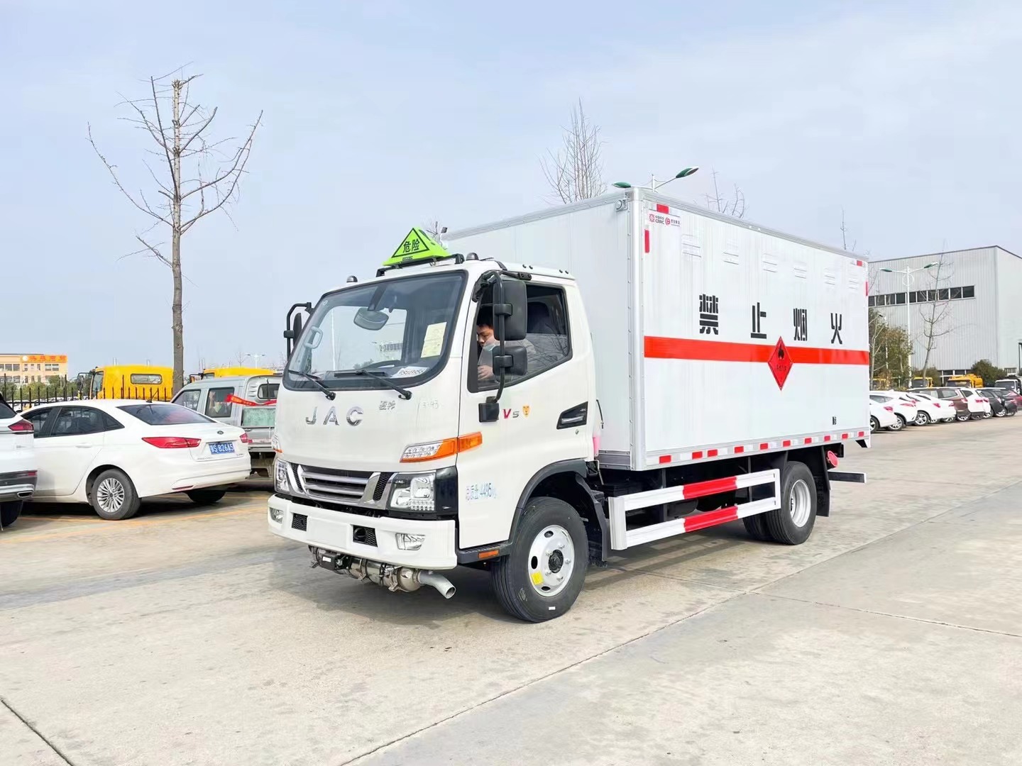 江淮駿鈴V5藍牌4.1米氣體廂式車