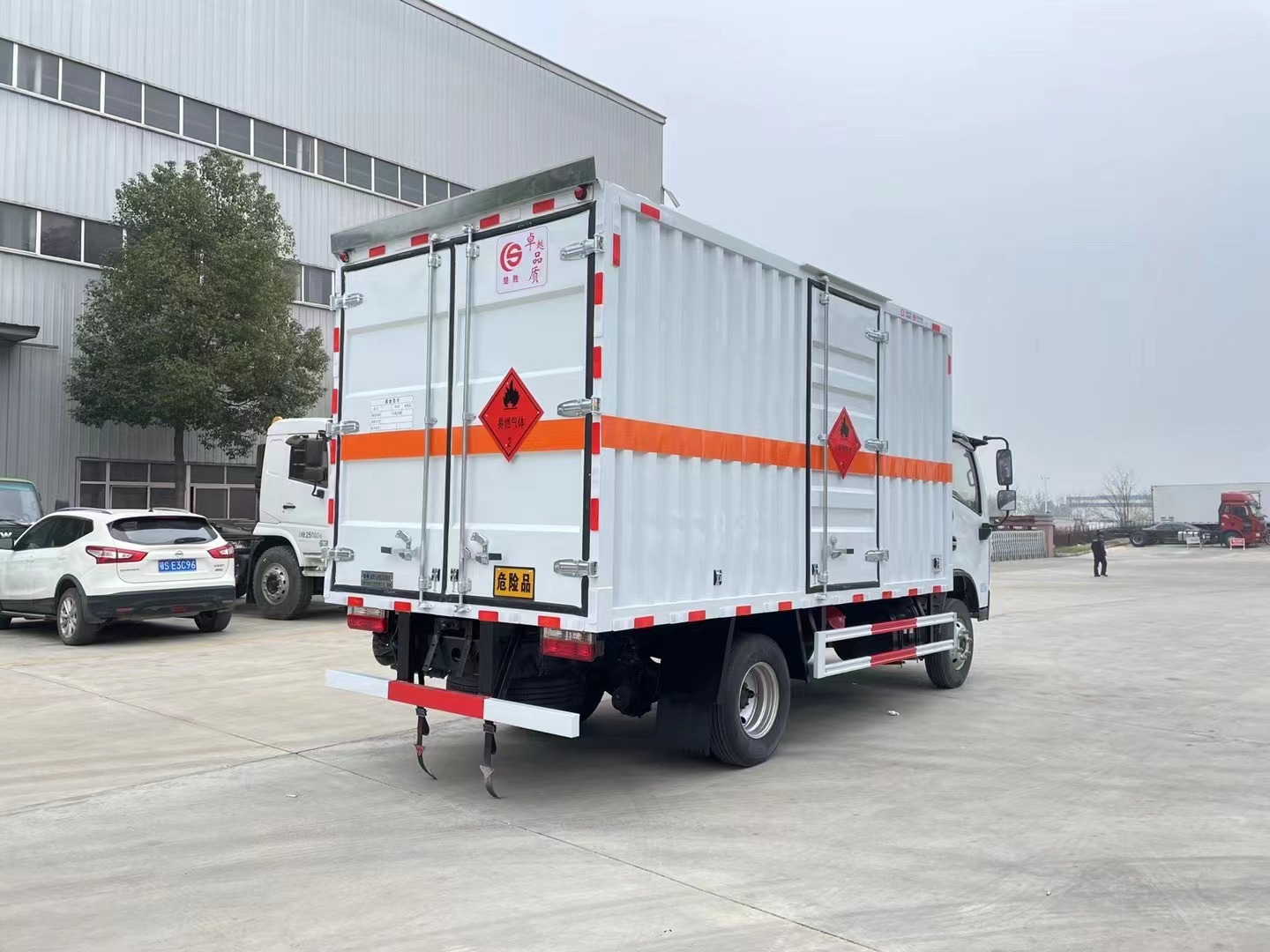 東風福瑞卡黃牌3.6噸氣體廂式車