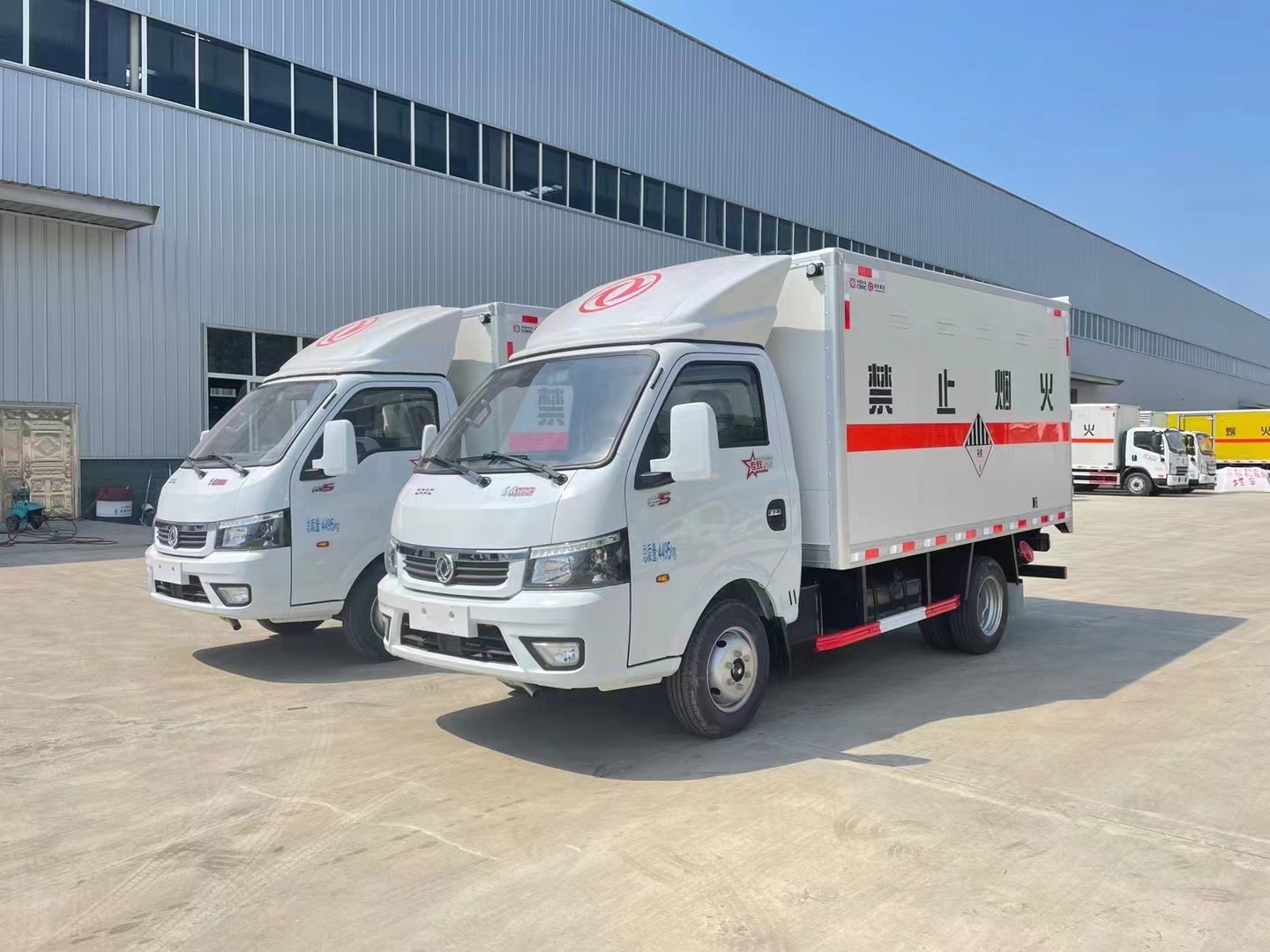 小型危險(xiǎn)廢物運(yùn)輸車/廢機(jī)油運(yùn)輸車