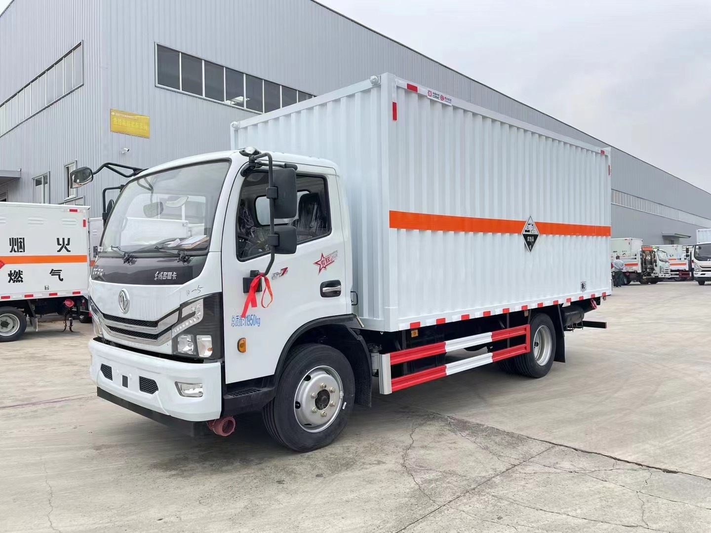 東風(fēng)多利卡（5.2米）7.2噸腐蝕性物品廂式車