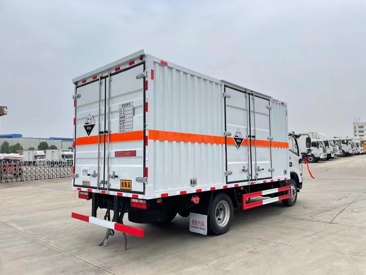 東風(fēng)多利卡（5.2米）7.2噸腐蝕性物品廂式車