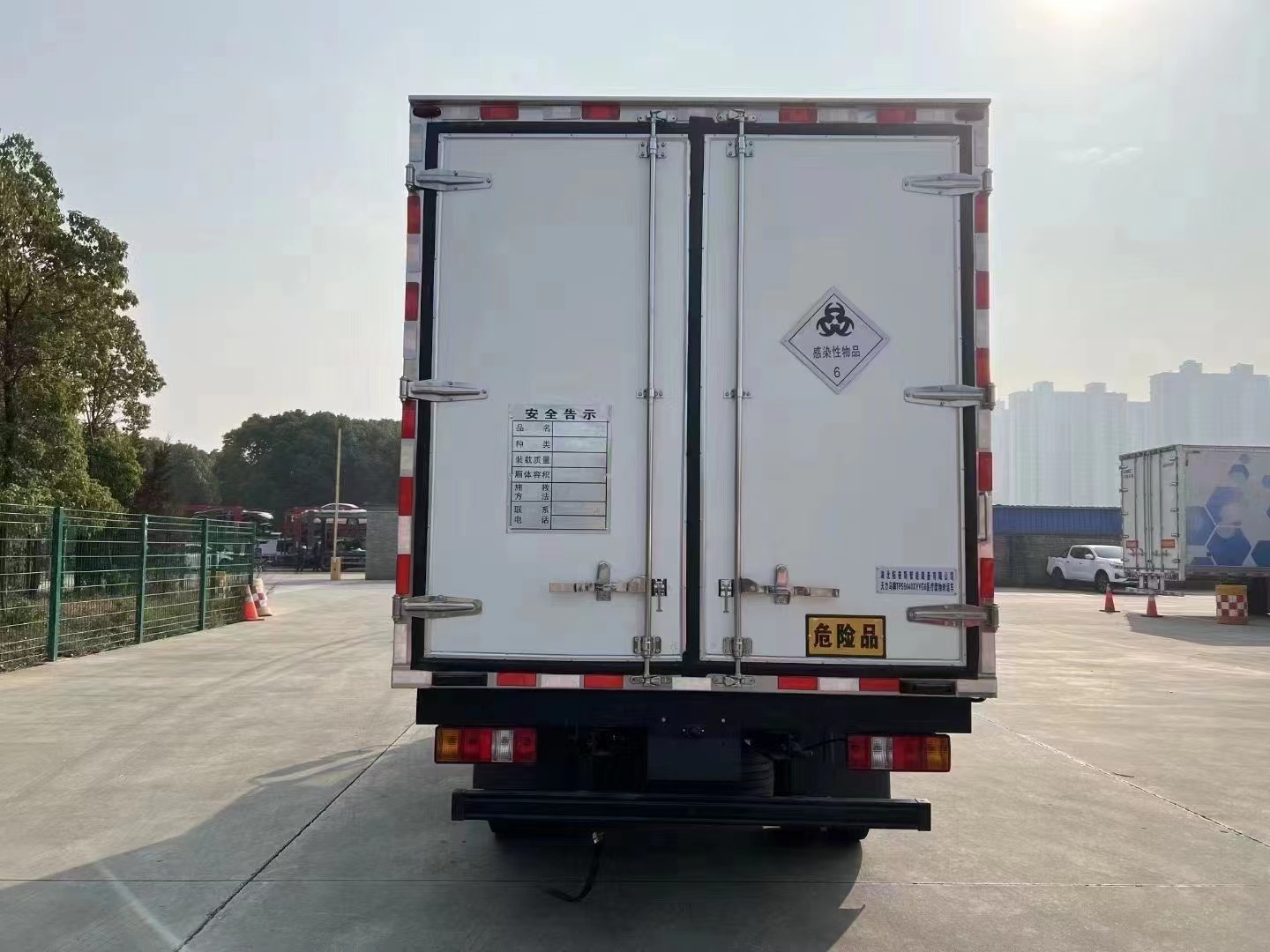 五十鈴藍牌醫療廢物轉運車