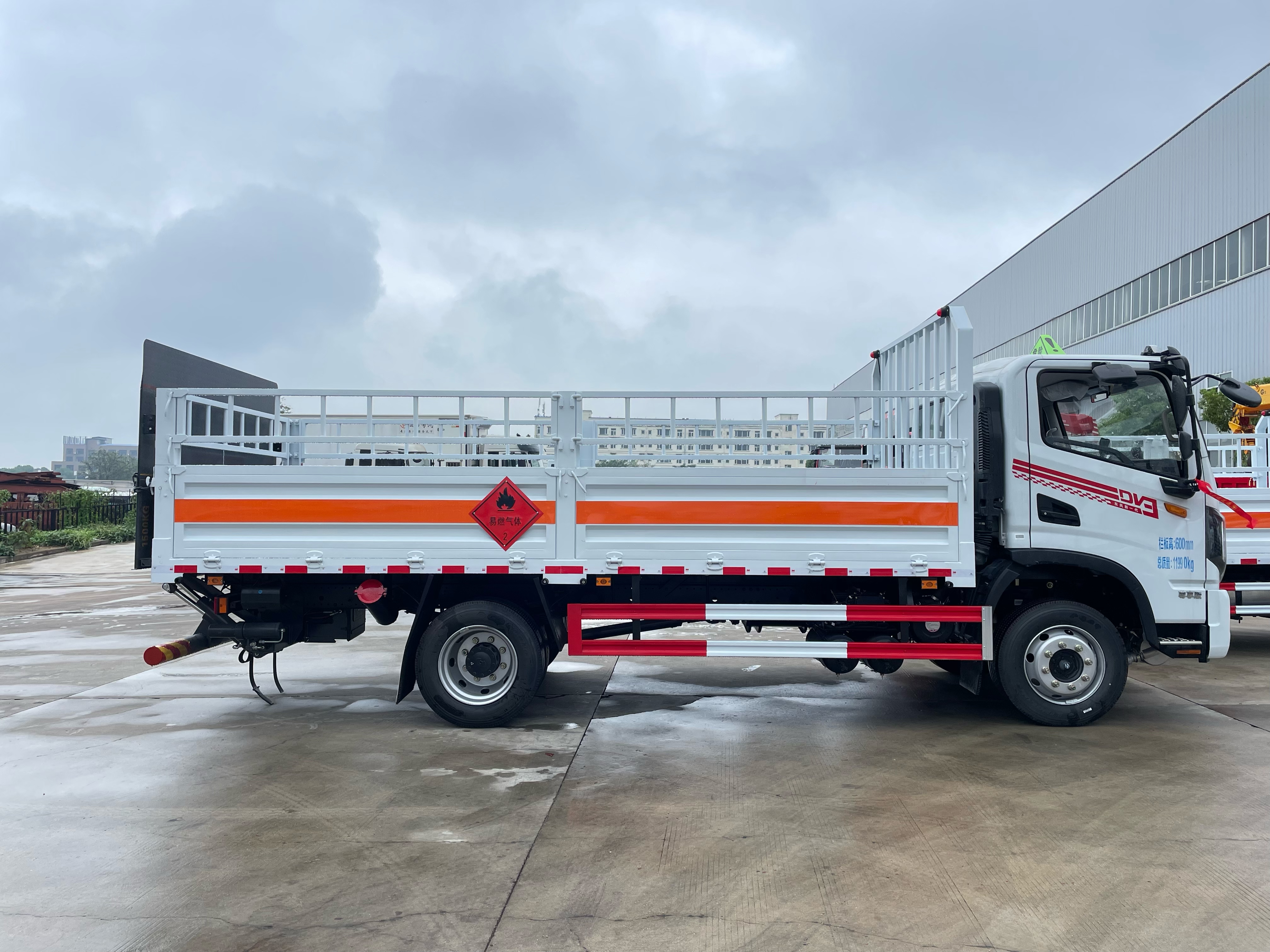 東風華神5.15米氣瓶運輸車