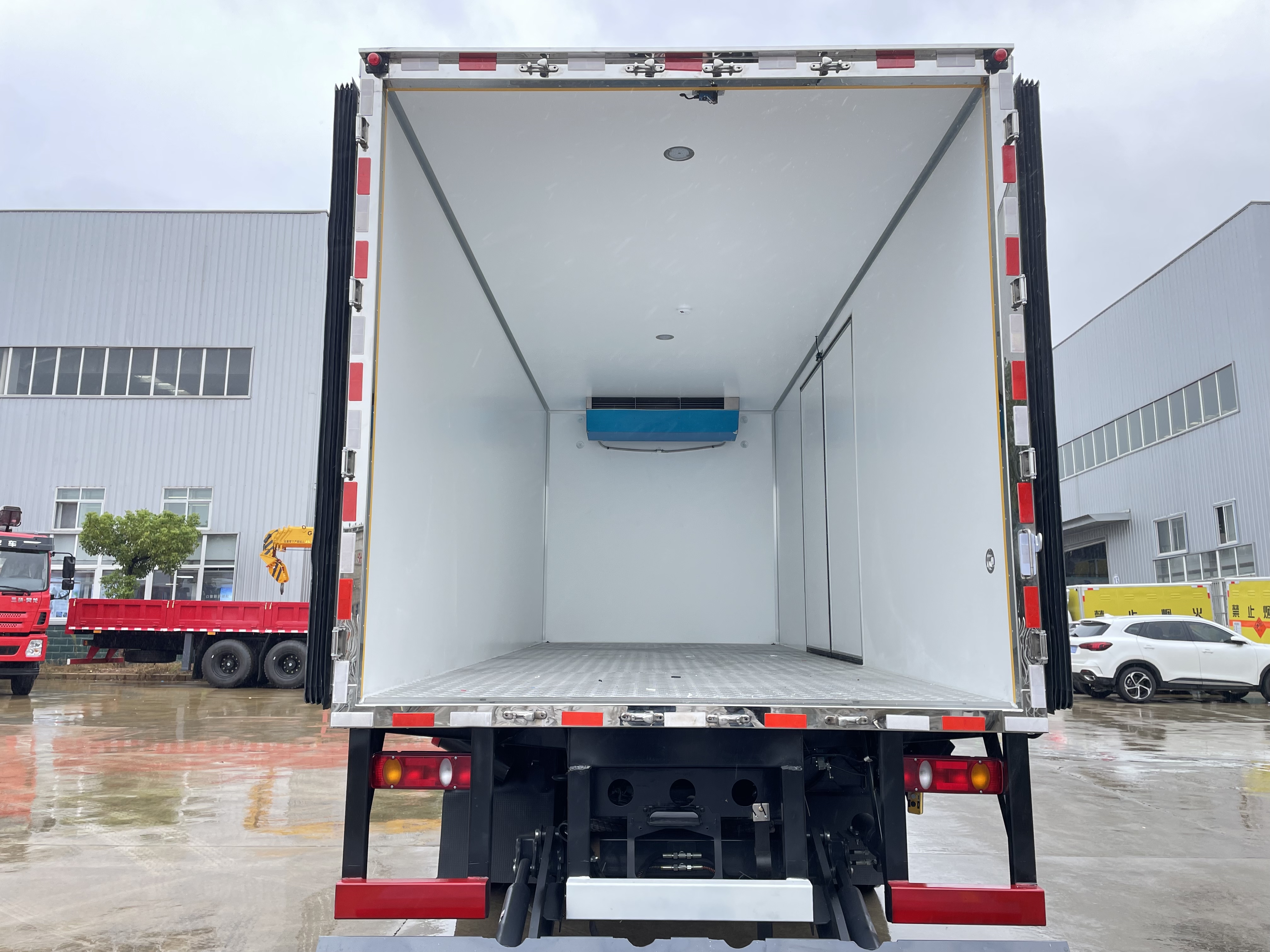 東風天錦（6.2米/6.8米）10噸液體廂式運輸車