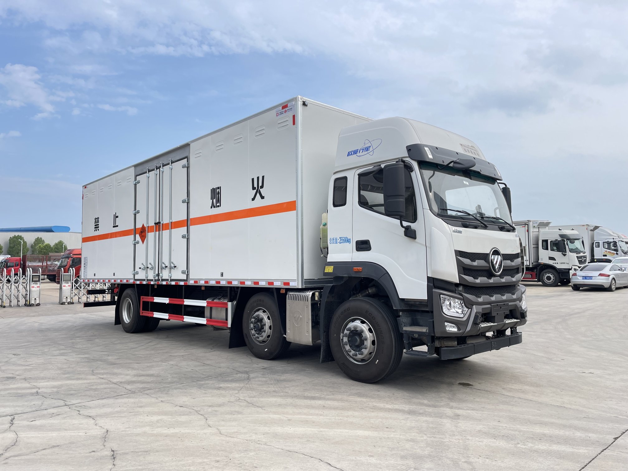 歐曼行星9.6米煙花爆竹運輸車