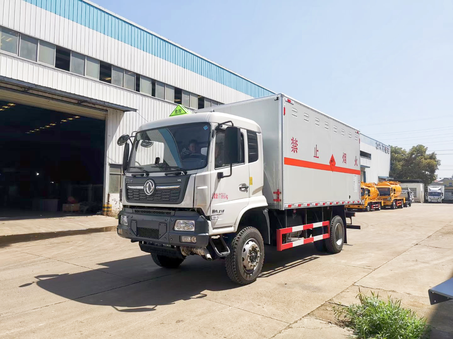 5.1米四驅爆破器材運輸車