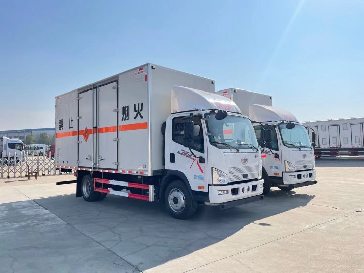 解放5.5米煙花爆竹運輸車