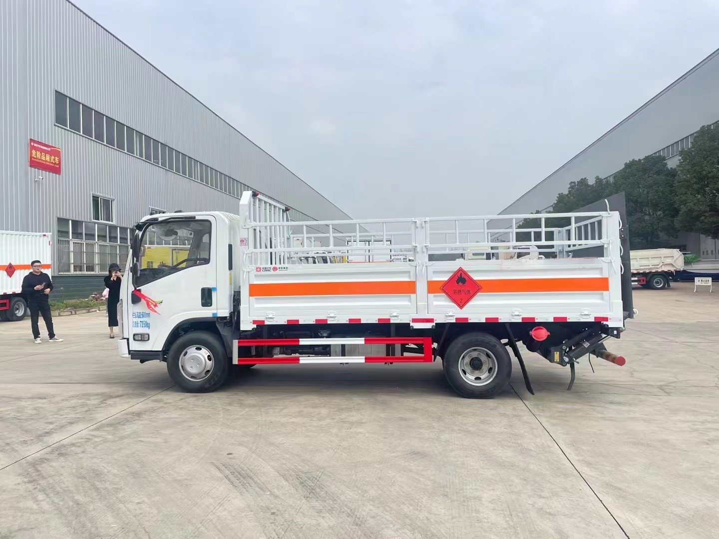 五十鈴黃牌4.15米氣瓶運(yùn)輸車